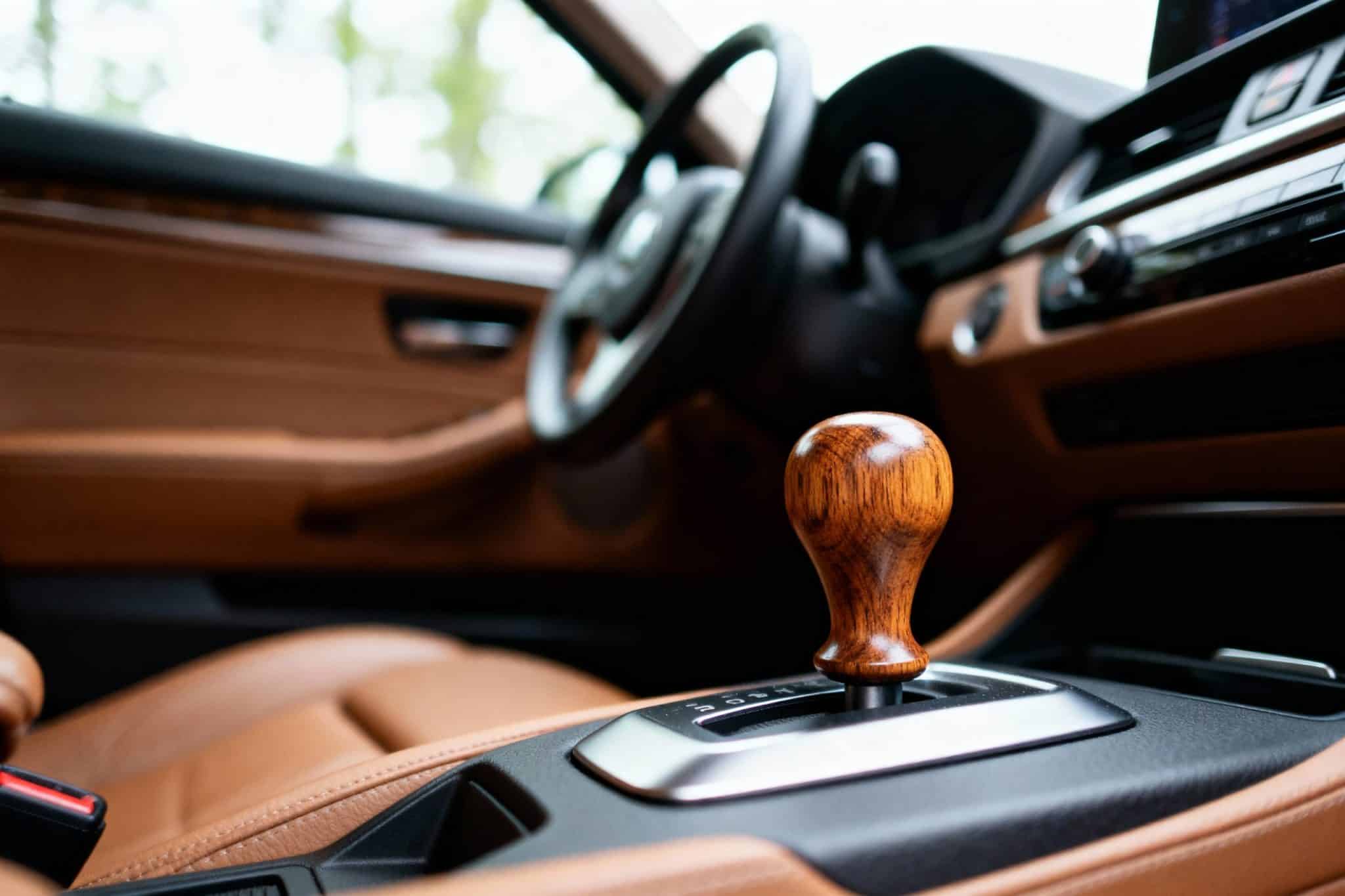 pommeau de vitesse en bois